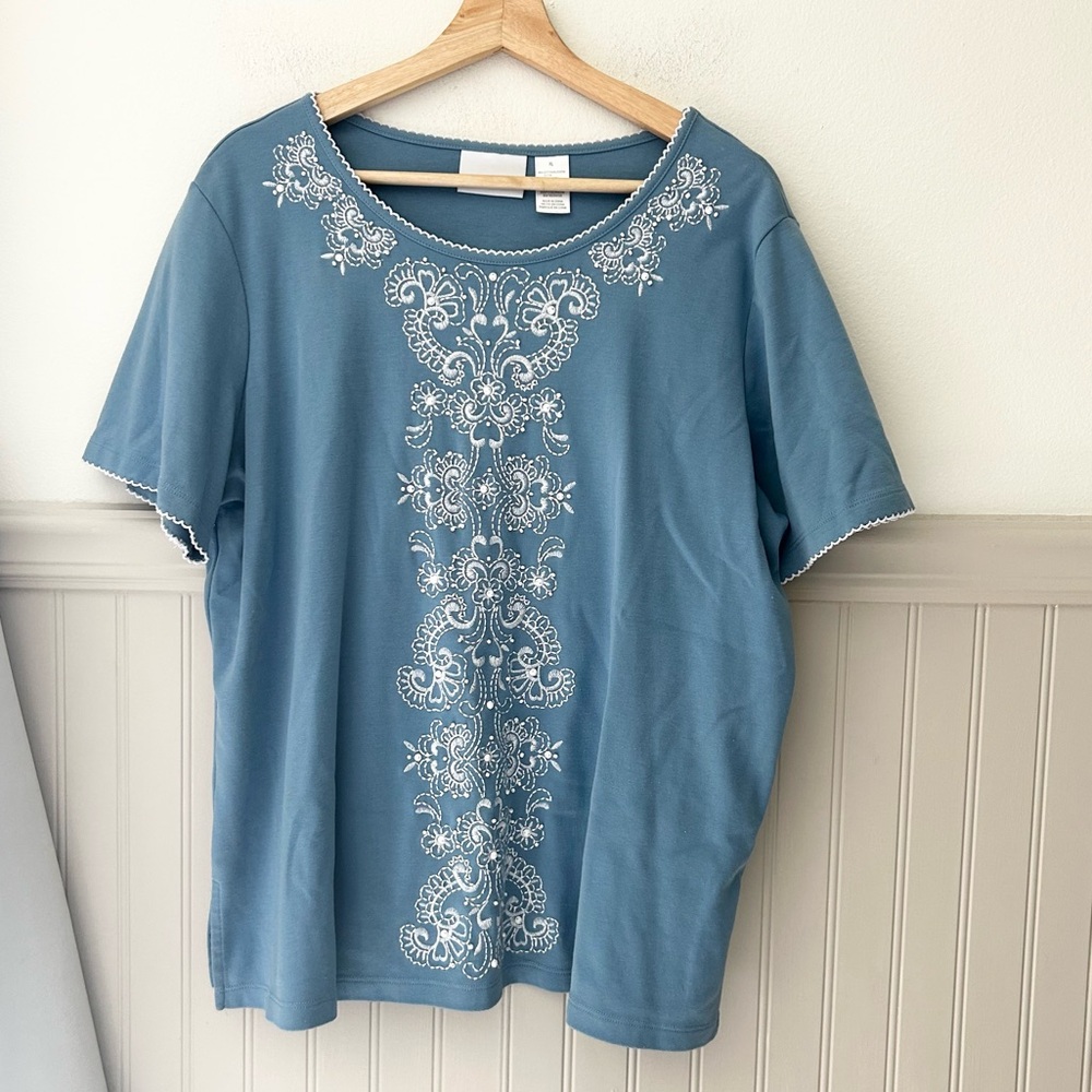 Alfred Dunner XL Teal Light Blue Embroidered Short Sleeve Top